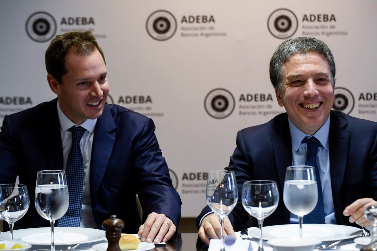 Dujovne se reunió con las autoridades de ADEBA
