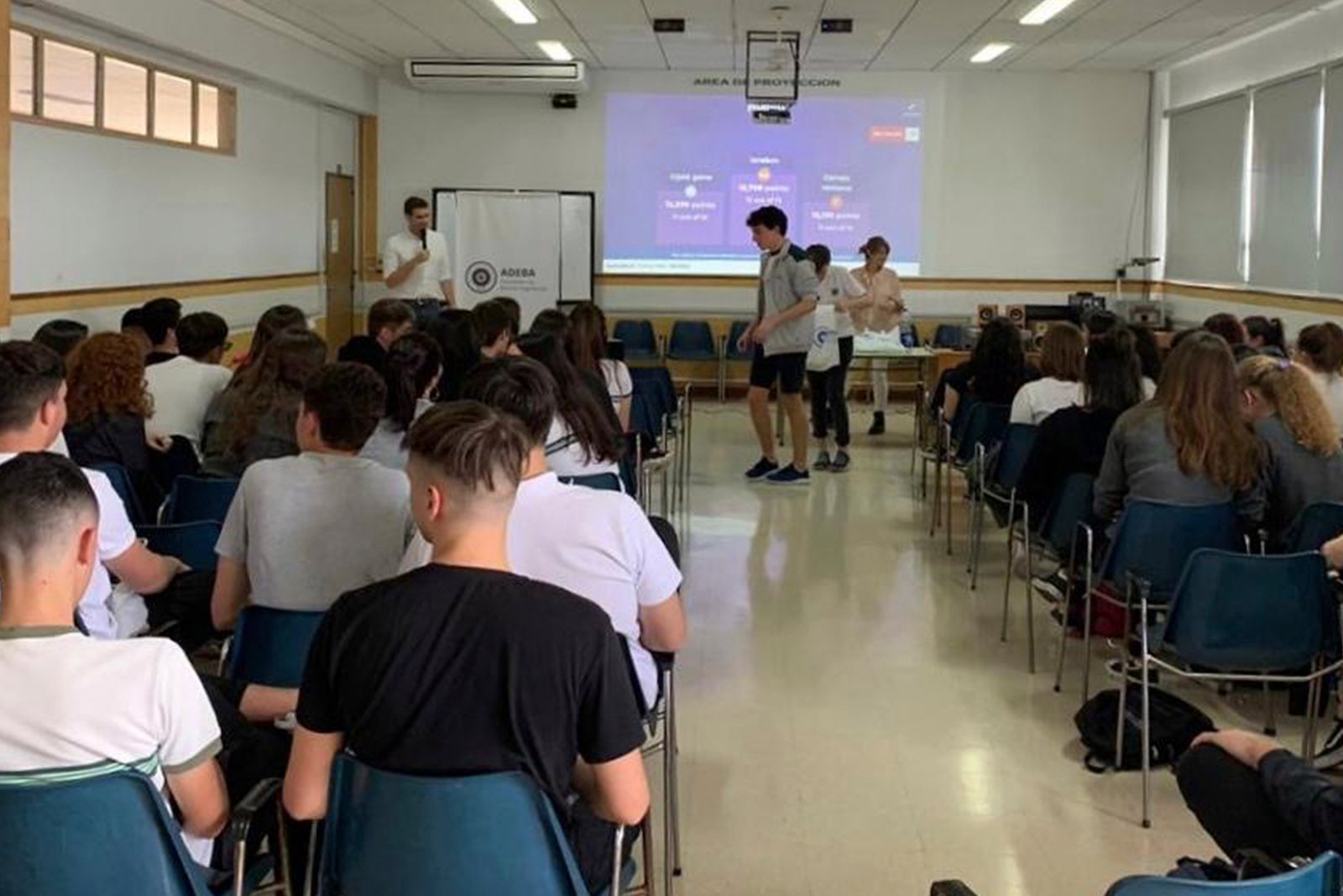 ADEBA continúa aportando a la educación financiera