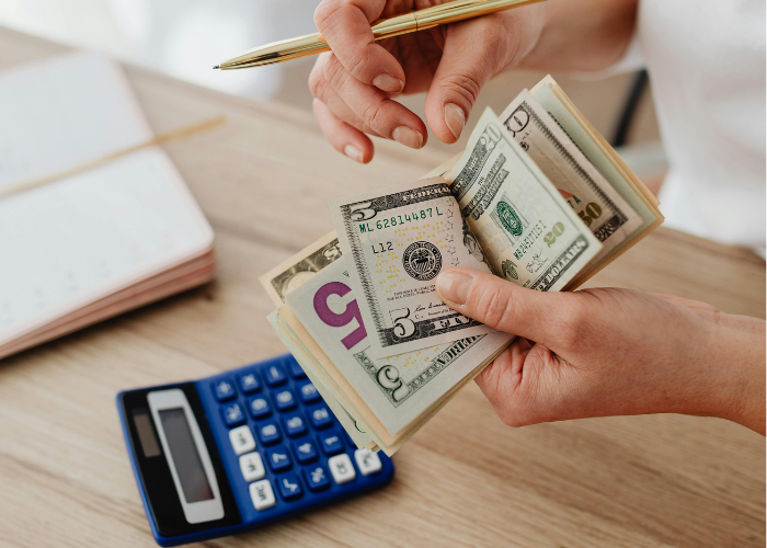 TRAE TUS DÓLARES AL BANCO